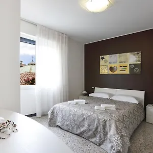  Apartment Brick House Italien